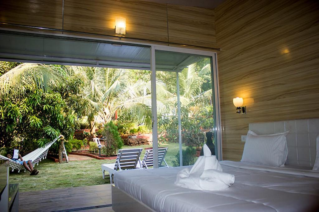 Curlies Zulu Land Hostel Anjuna Exterior photo