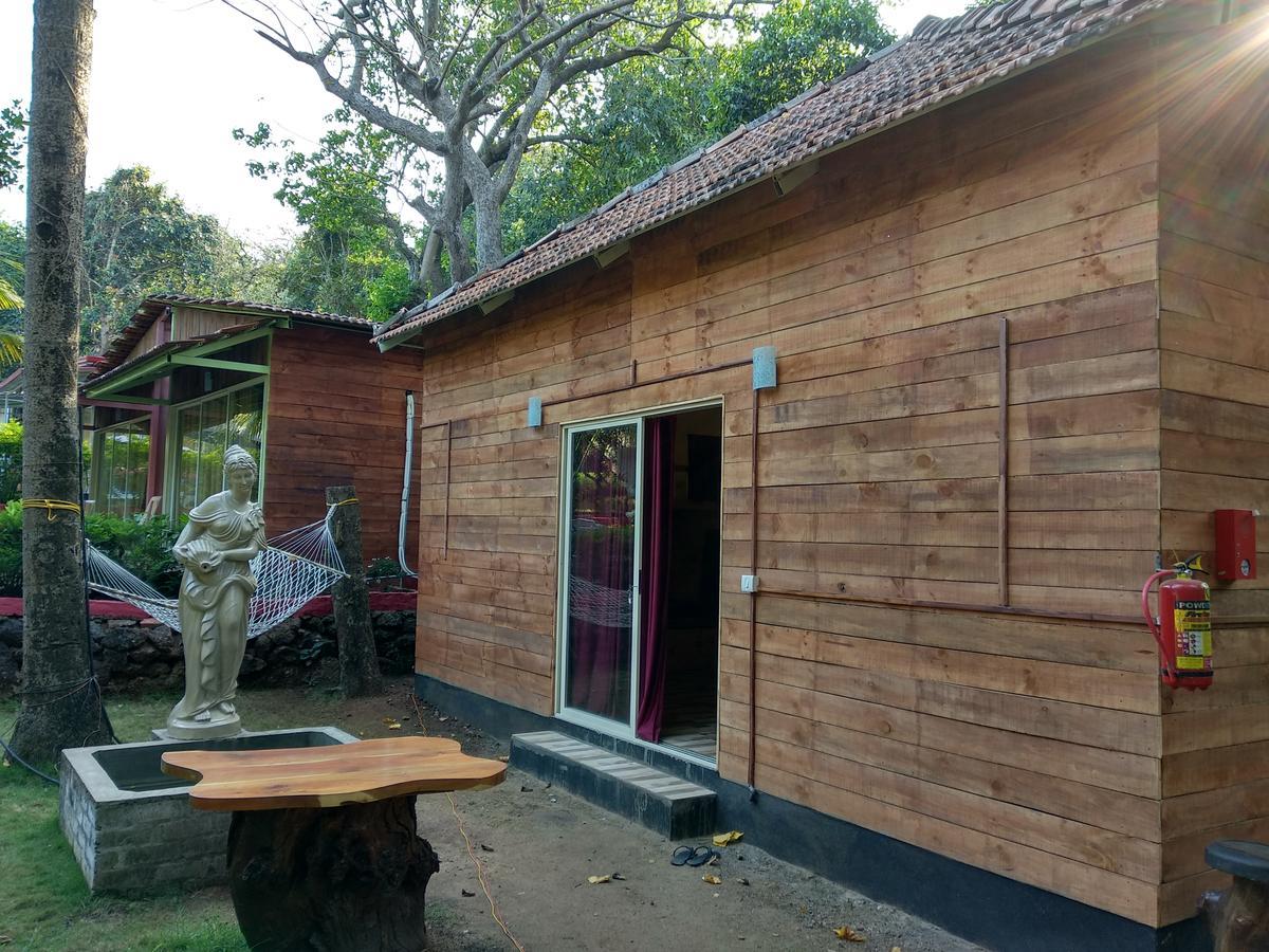 Curlies Zulu Land Hostel Anjuna Exterior photo