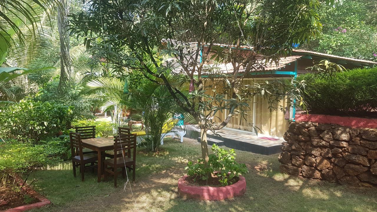 Curlies Zulu Land Hostel Anjuna Exterior photo