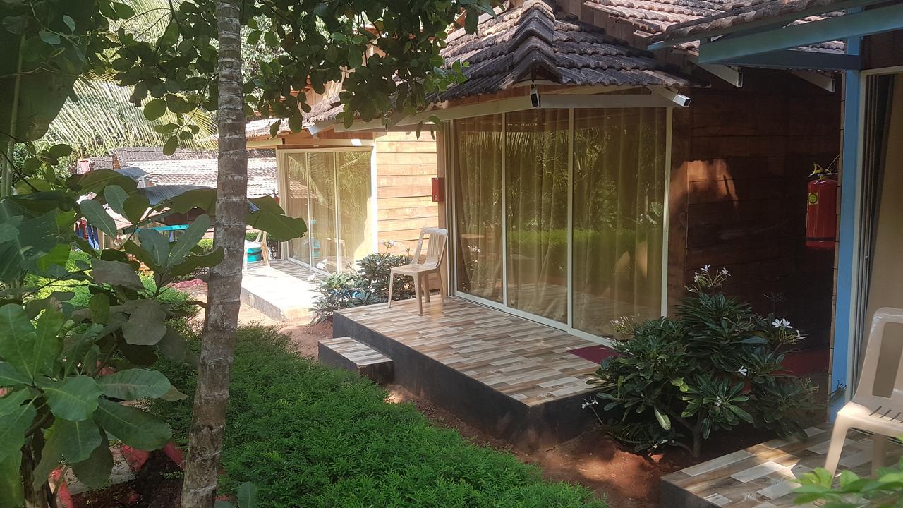 Curlies Zulu Land Hostel Anjuna Exterior photo