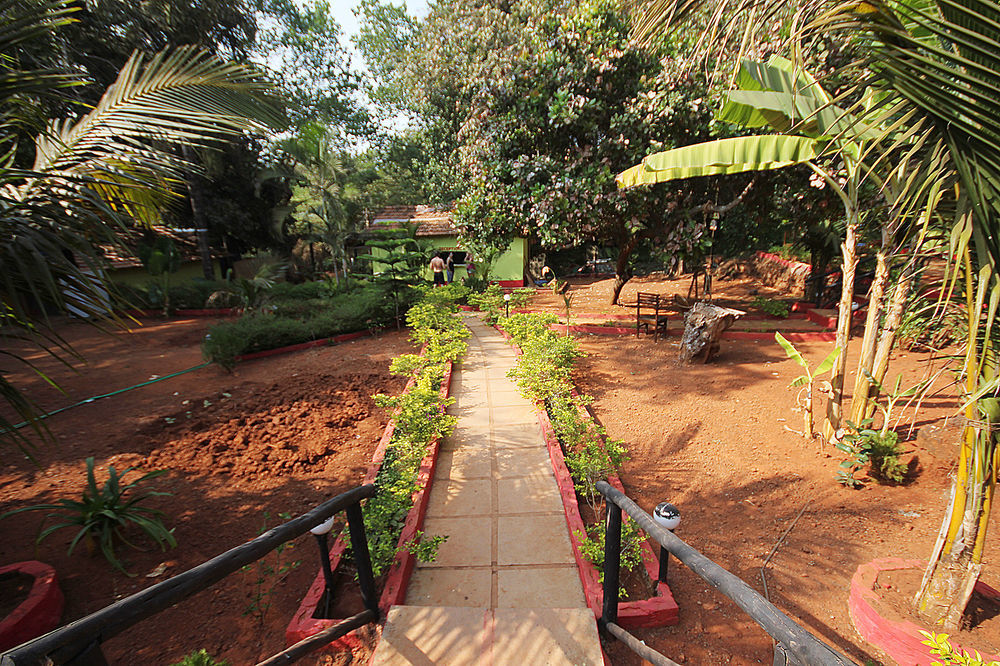 Curlies Zulu Land Hostel Anjuna Exterior photo