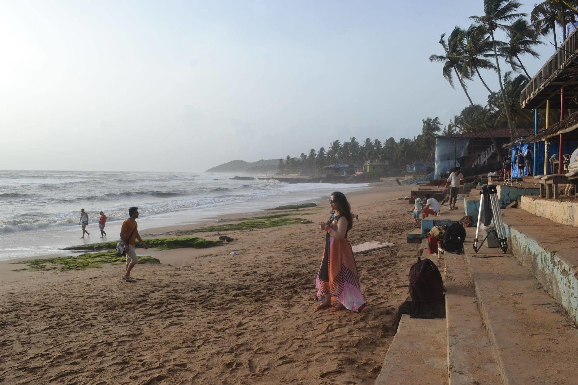 Curlies Zulu Land Hostel Anjuna Exterior photo