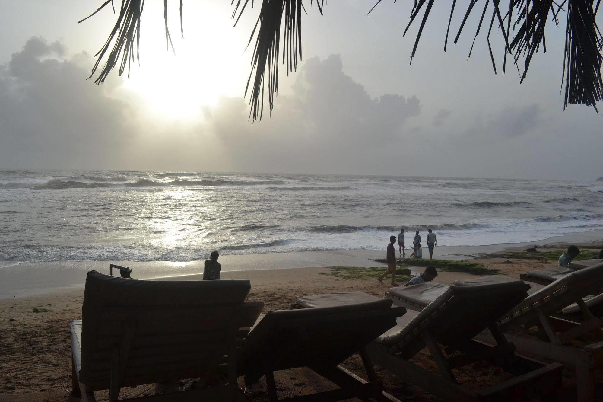 Curlies Zulu Land Hostel Anjuna Exterior photo