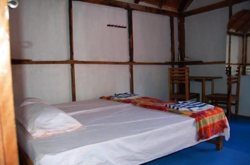 Curlies Zulu Land Hostel Anjuna Exterior photo